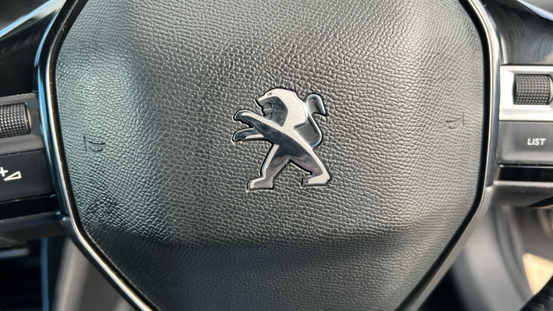 Peugeot 208 100kW Allure Premium 50kWh 5dr Auto Electric Hatchback